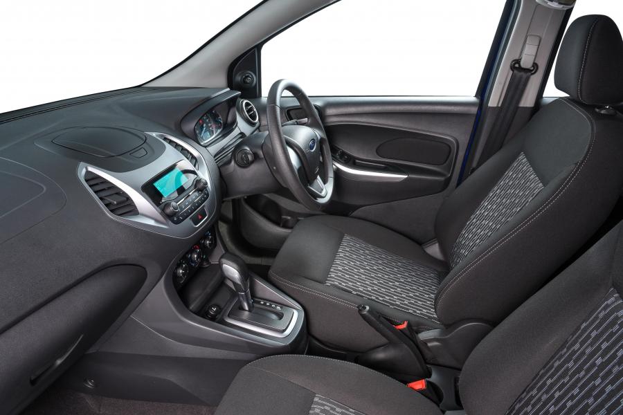 Интерьер Ford Figo 2018 года  (фото 20 из 45)